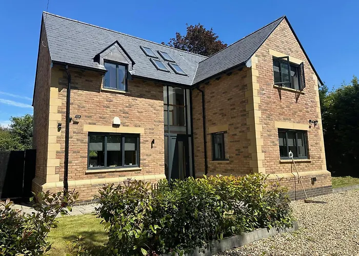 Tranquil Oxford Retreat 4 Bedroom House Aircon